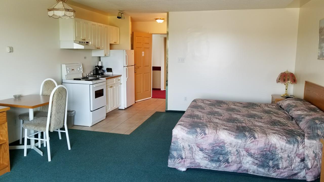 Western Budget Motel Cold Lake Exterior photo