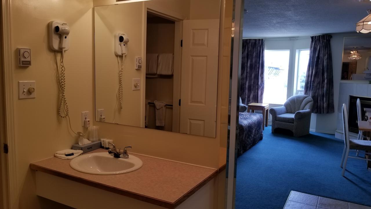 Western Budget Motel Cold Lake Exterior photo