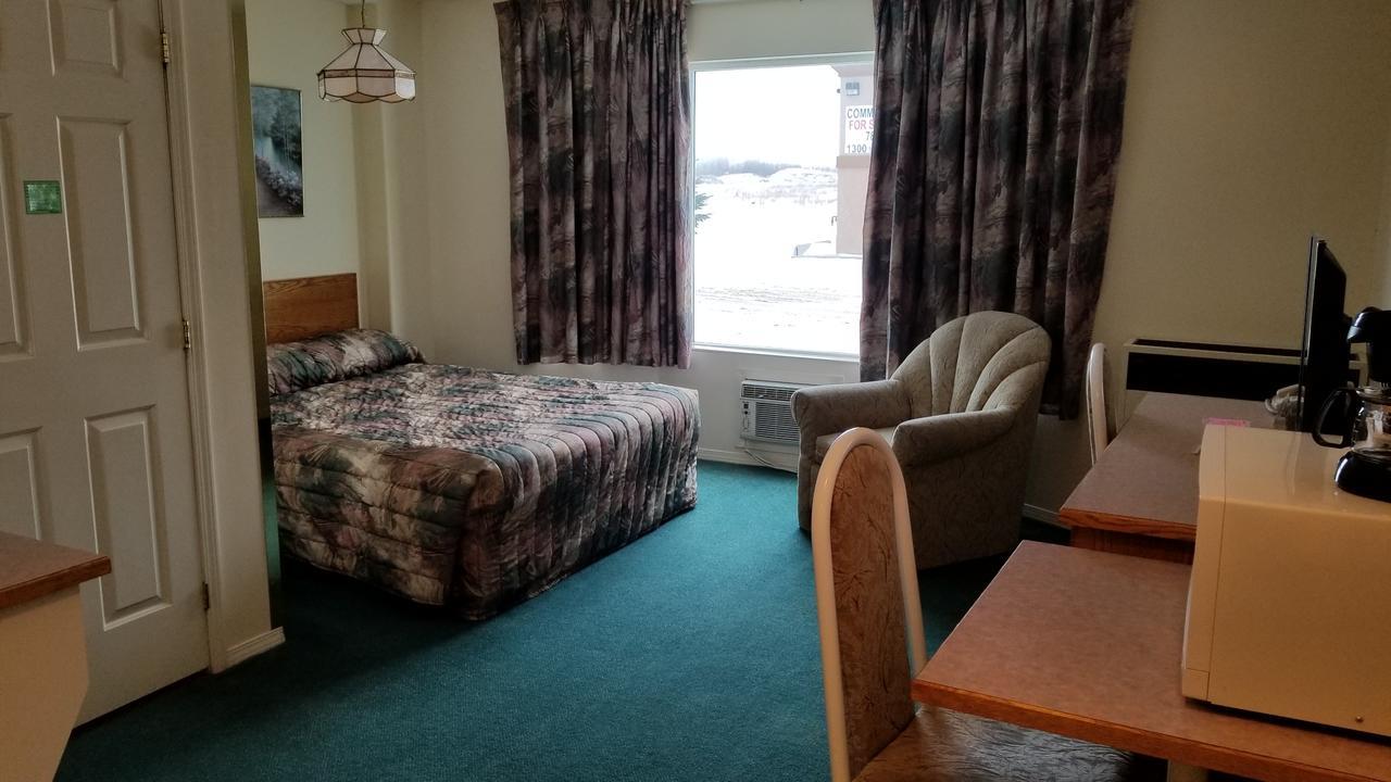 Western Budget Motel Cold Lake Exterior photo